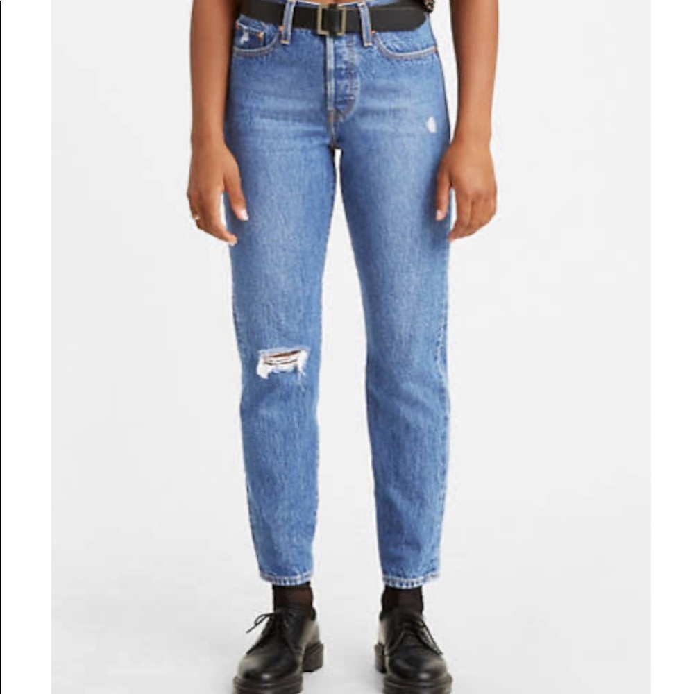 Levi’s distressed wedgie Jeans